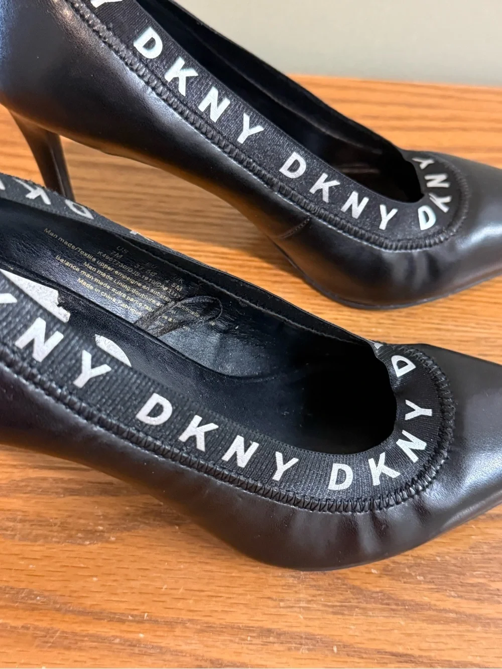 Y2K DKNY Women Katrina Logo Pumps Heels Color Black Size 7